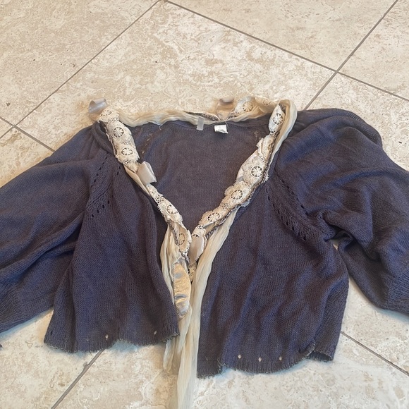 Moth - sweater - Picture 4 of 4